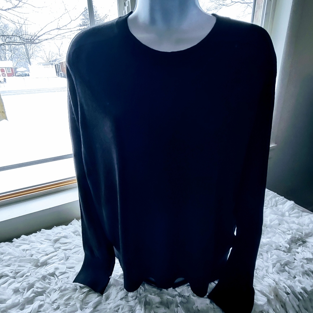 BANANA REPUBLIC, MEDIUM LONG SLEEVED CREW NECK NWOT